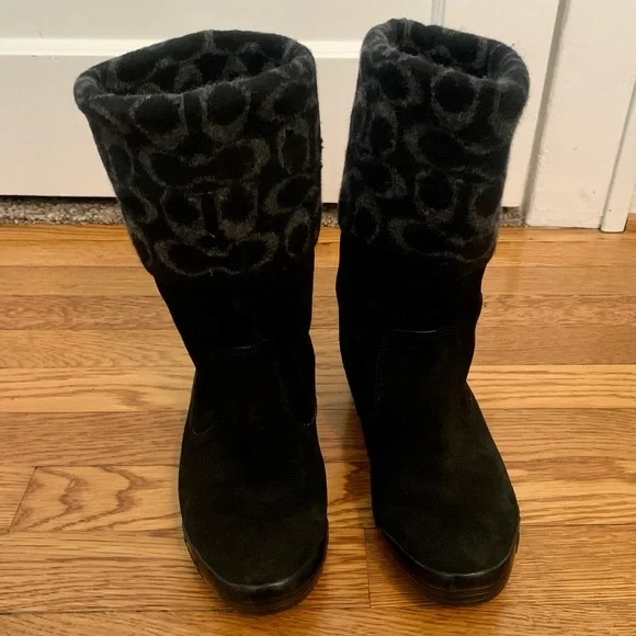 Coach Tatum winter boot, black suede with logo top, Women’s size 7.5 - Picture 2 of 6